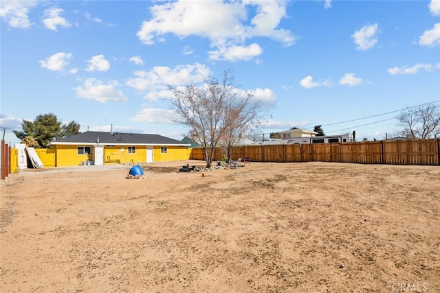 view of yard featuring a fenced backyard