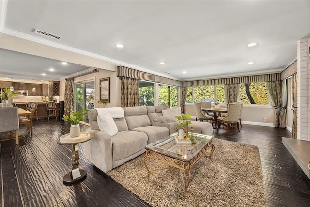 living area featuring dark wood-type flooring, plenty of natural light, visible vents, and crown molding