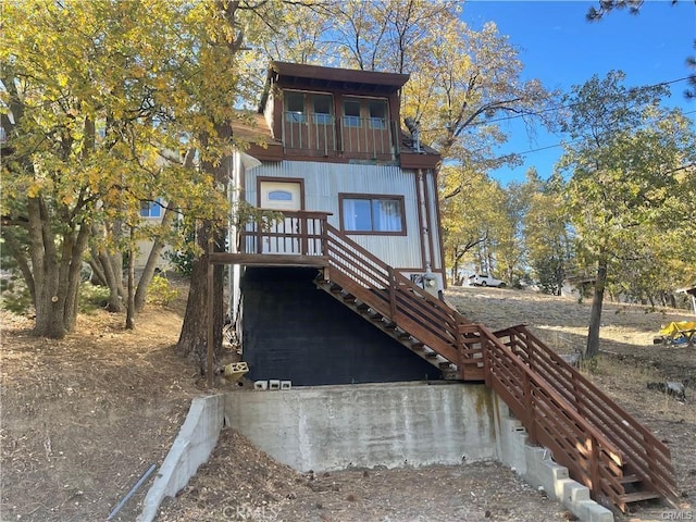 view of front of house featuring a balcony