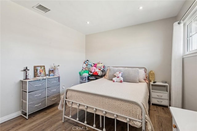 bedroom with baseboards, visible vents, wood finished floors, and recessed lighting