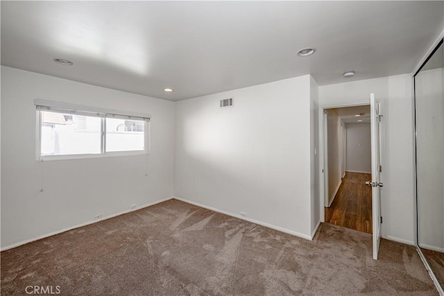 carpeted spare room with visible vents and recessed lighting