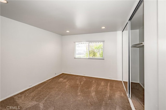 unfurnished bedroom featuring carpet floors, recessed lighting, a closet, and baseboards