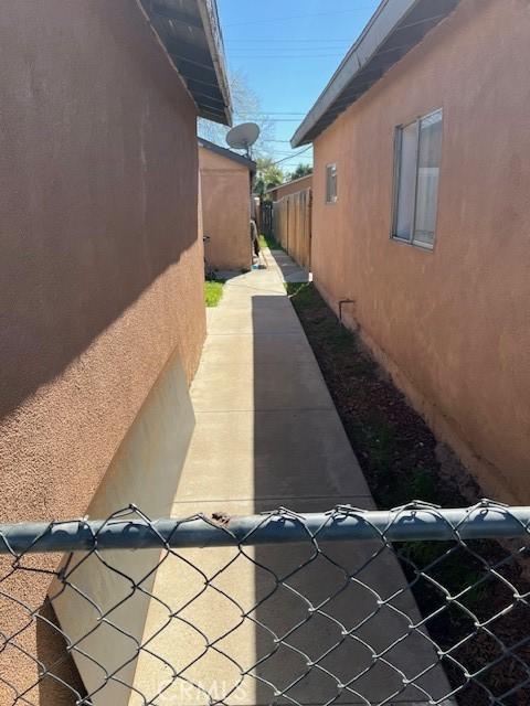 809 Vine Dr, Bakersfield, CA 93307 - photo 5
