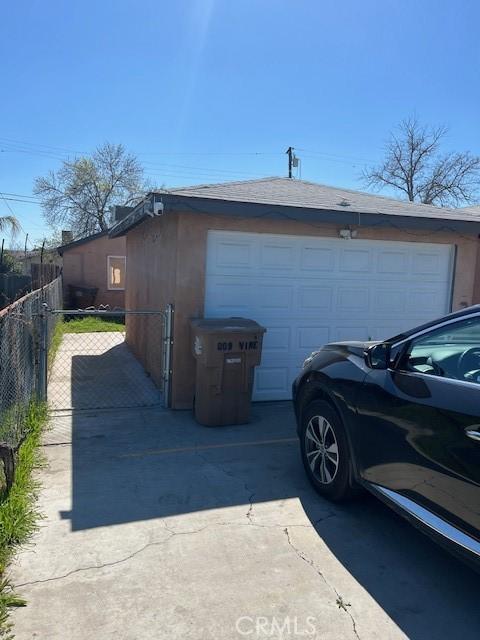 809 Vine Dr, Bakersfield, CA 93307 - photo 2
