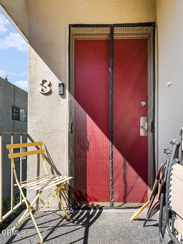 view of exterior entry featuring stucco siding