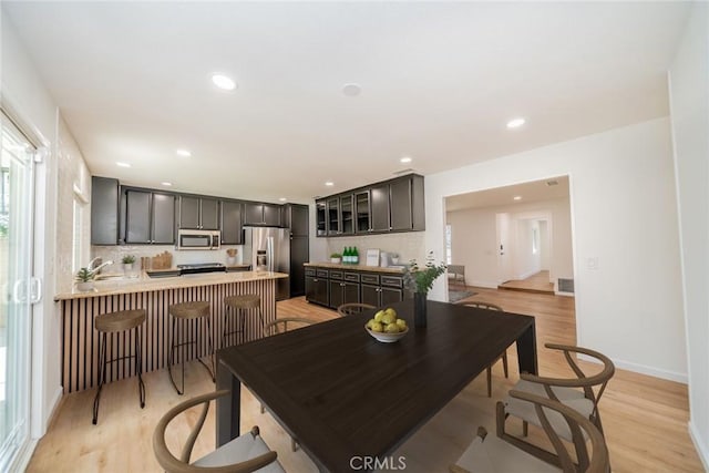 dining room featuring recessed lighting, visible vents, light wood-style flooring, and baseboards