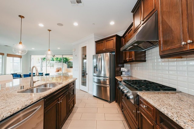 kitchen with under cabinet range hood, stainless steel appliances, a sink, ornamental molding, and decorative backsplash