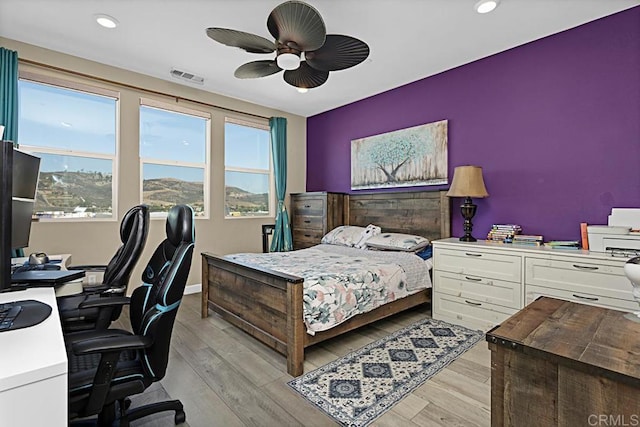 bedroom featuring recessed lighting, visible vents, light wood-style flooring, a ceiling fan, and baseboards