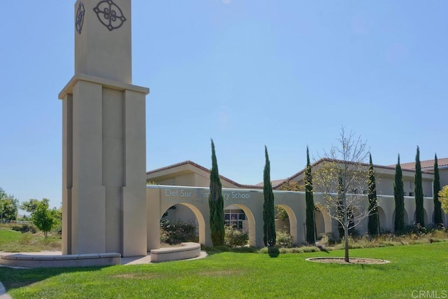 view of community featuring a yard