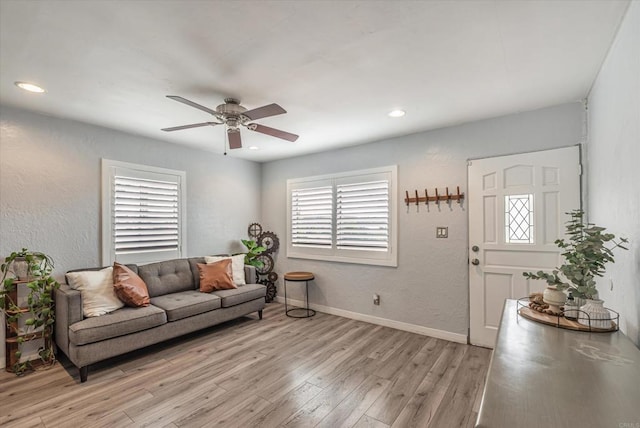 living room with light wood finished floors, baseboards, a ceiling fan, and recessed lighting