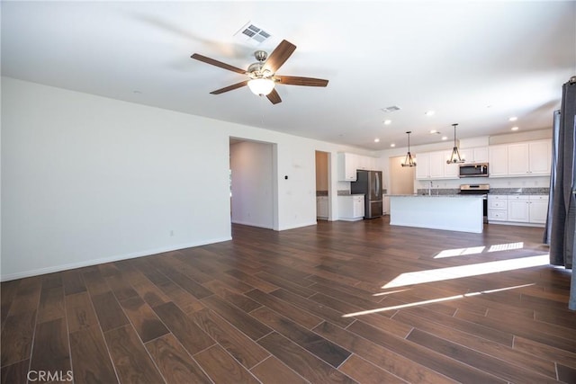 unfurnished living room featuring recessed lighting, dark wood-style flooring, visible vents, baseboards, and a ceiling fan