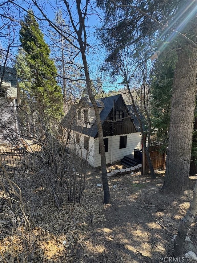 283 Walnut Dr, Lake Arrowhead, CA 92352 - view of home's exterior with roof with shingles