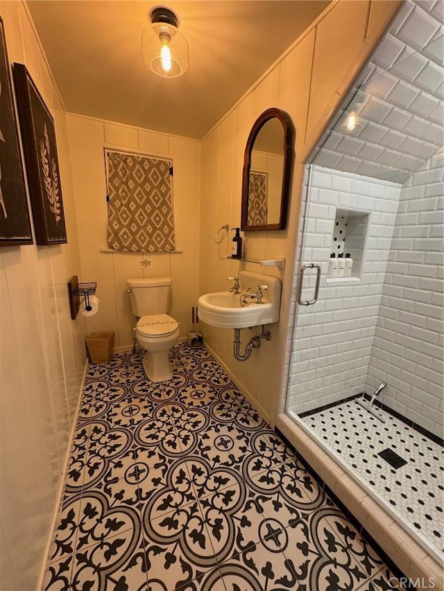 283 Walnut Dr, Lake Arrowhead, CA 92352 - full bath featuring a sink, toilet, a stall shower, and tile patterned floors