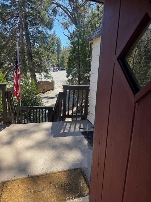 283 Walnut Dr, Lake Arrowhead, CA 92352 - view of balcony