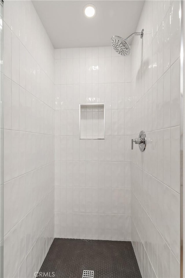 full bath featuring tiled shower