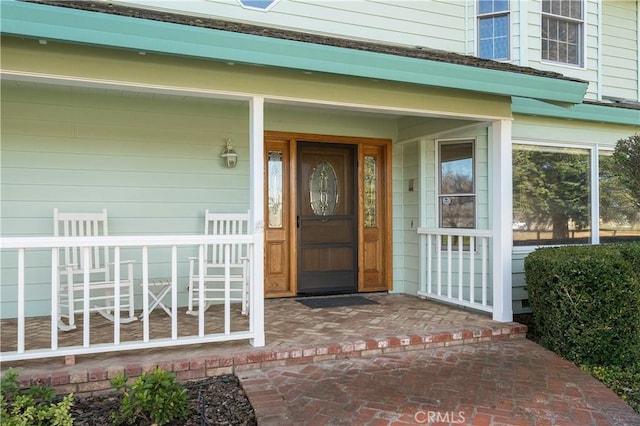 property entrance featuring a porch