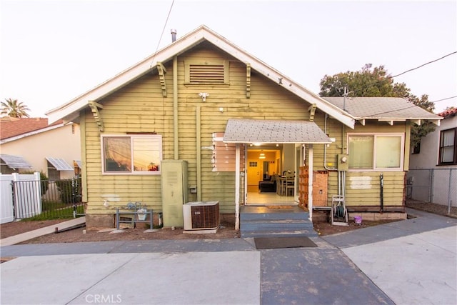 view of front facade featuring fence and cooling unit