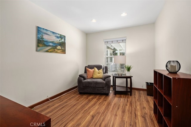 sitting room featuring recessed lighting, wood finished floors, and baseboards