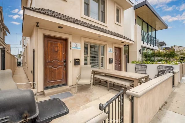 entrance to property with stucco siding