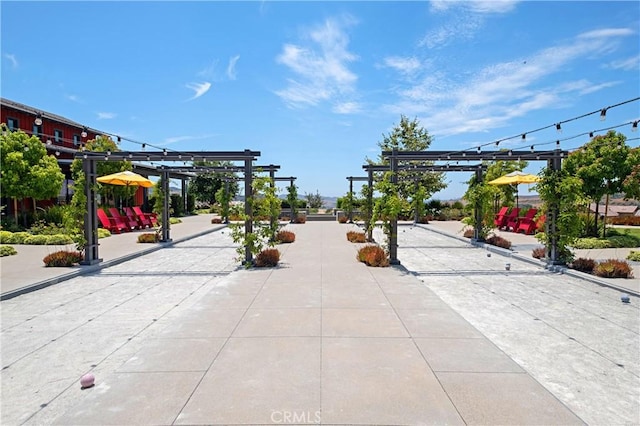 166 Natal Rd, Rancho Mission Viejo, CA 92694 - surrounding community with a pergola