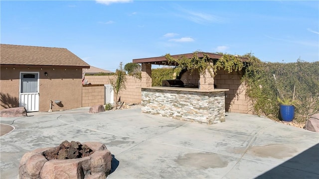 view of patio featuring area for grilling, a fire pit, grilling area, and fence