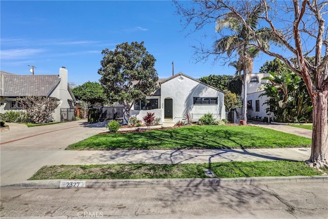 view of front of home featuring a front yard and stucco siding