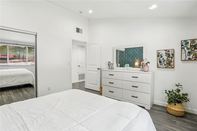 bedroom featuring baseboards, visible vents, dark wood-style flooring, and recessed lighting