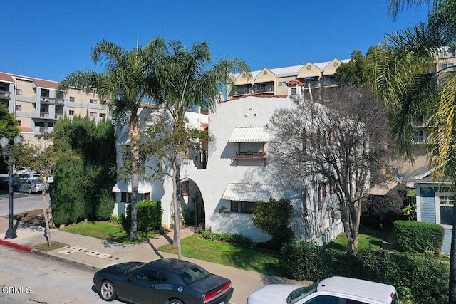 view of building exterior featuring a residential view