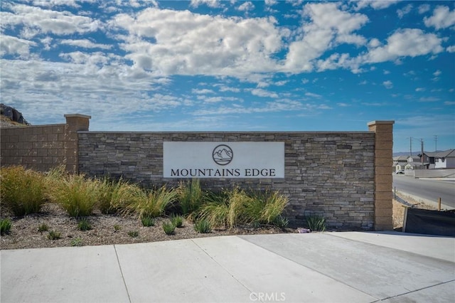 view of community / neighborhood sign