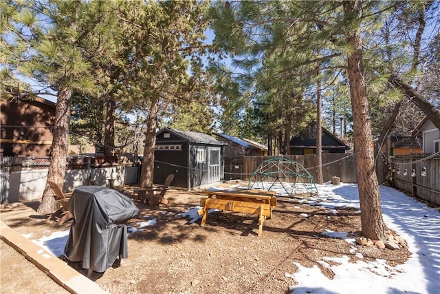 view of yard with a fenced backyard and an outdoor structure