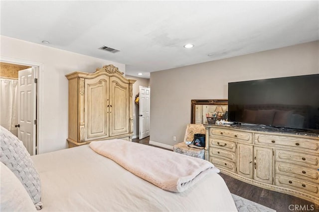 bedroom with dark wood-style flooring, recessed lighting, a closet, visible vents, and a spacious closet