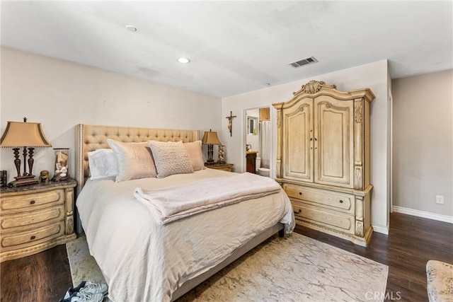 bedroom with dark wood-style floors, recessed lighting, visible vents, and baseboards