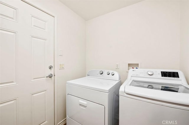 laundry room with laundry area and independent washer and dryer