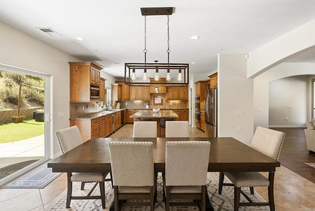 6433 Dehesa Rd, El Cajon, CA 92019 - dining area with arched walkways, visible vents, baseboards, and recessed lighting