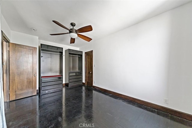 unfurnished bedroom featuring ceiling fan, baseboards, and a closet