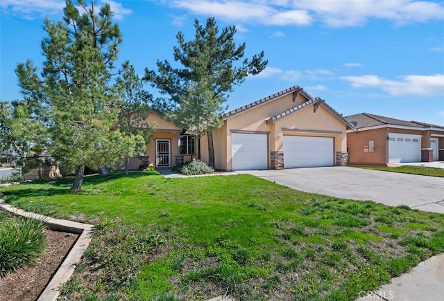 view of front facade featuring stucco siding, an attached garage, a front yard, stone siding, and driveway