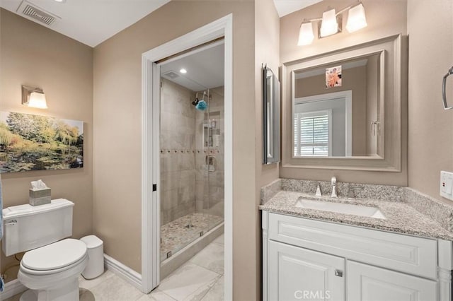 full bath with toilet, visible vents, vanity, baseboards, and a stall shower