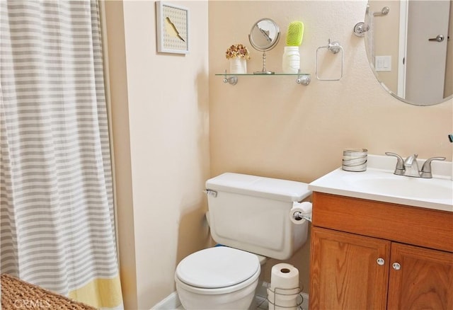 full bath featuring curtained shower, vanity, and toilet