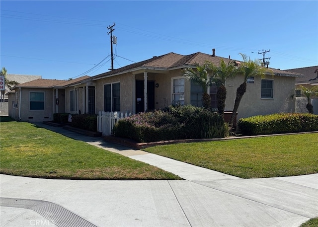 view of front facade with a front yard and stucco siding