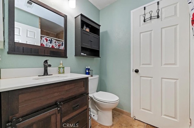 bathroom with baseboards, visible vents, a shower with shower curtain, toilet, and vanity