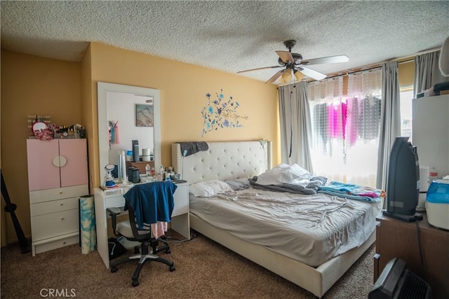 bedroom featuring carpet flooring, ceiling fan, and a textured ceiling