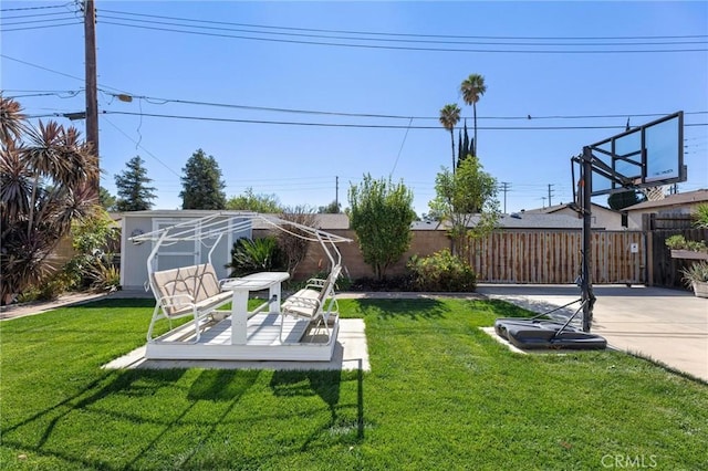 view of yard with a fenced backyard and an outdoor structure