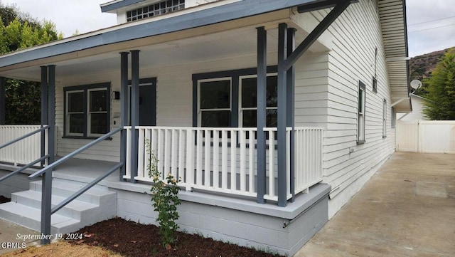 entrance to property featuring a porch