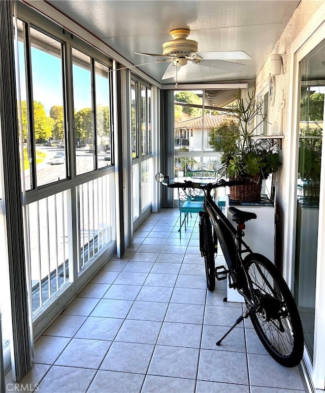 sunroom with a ceiling fan