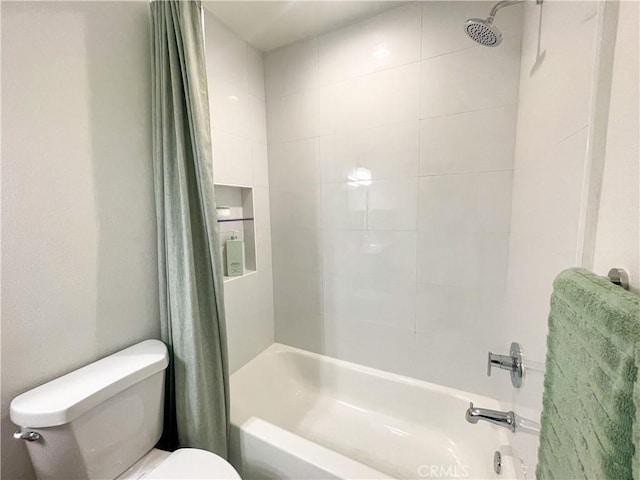 full bathroom featuring toilet and shower / bath combo