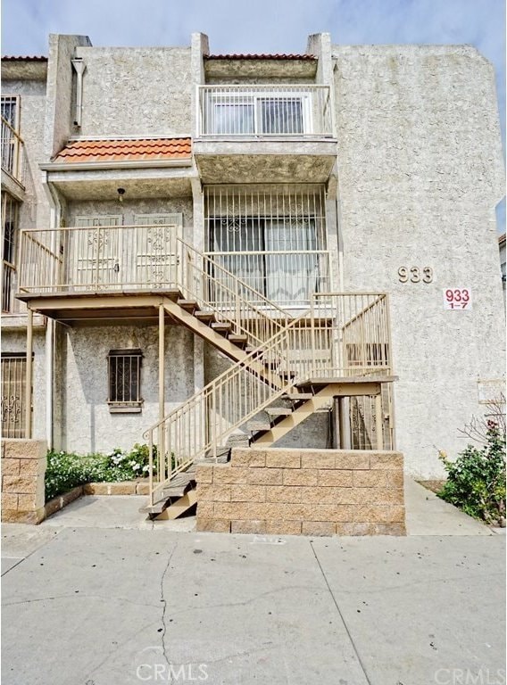 933 New Depot St Unit 6 & 7, Los Angeles, CA 90012 - view of building exterior with stairway