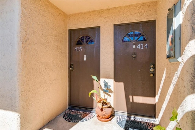 view of exterior entry featuring stucco siding