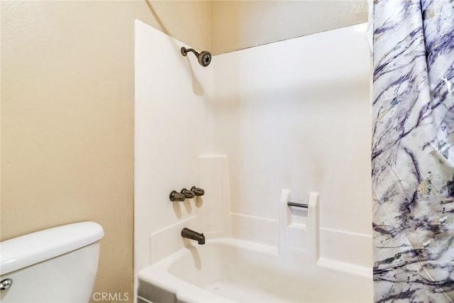 bathroom with shower / tub combo with curtain and toilet