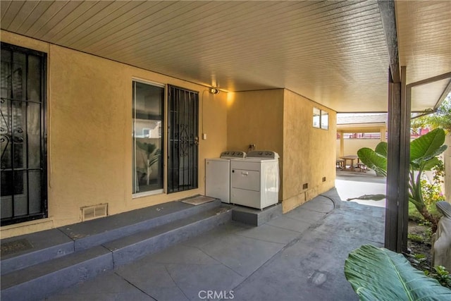 view of patio with washer and clothes dryer