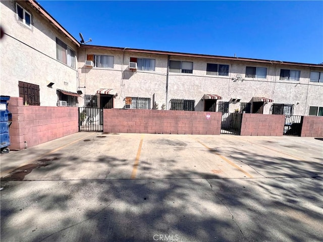 exterior space featuring a fenced front yard